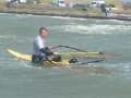 Martijn komt even op adem naar een paar rakjes op zijn F2 Wave
