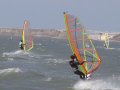 Levon en ik achter elkaar aan. Ik op Skate met Slide.Levon met mijn Naish 8'5 en Voodoo 4.2