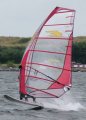 Jurjen komt bijna los. Hier met zijn Naish Redline 7.6, zelfde als ik heb, alleen heeft Jurjen de Rode.