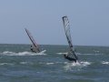 Samen met Menno naar buiten varen, kijken hoe lang ik hem voor kan blijven.. Die CAT is geen match voor een moderne slalom set op halve wind.