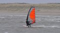 Hans in plane op zijn AHD met Hot Sails Freak: mooie kleurtjes!