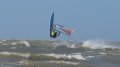 &nbsp;Mooie foto van een sprongetje op de brouwersdam. Board mooi verticaal! Mooi om de twist in de Ice 4.2 te zien.