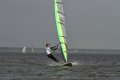 upwind varen met de CAT380 en de Simmer Race LE 9.0 tijdens het NK Lauwersmeer. De 9.0 op minimum trim: Bolling tegen de giek en minimale loose leech in de top.
