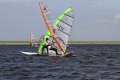 Net voor het overstag gaan achter de Techno aan tijdens NK Lauwersmeer.