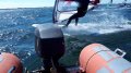 Goeie foto! Onderaan zie je het start horloge op de boot: 1 seconde voor de start. De neus van mijn plank is al over de startlijn: valse start!