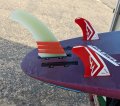 Foto van de vinnen onder mijn JP Wave Slate 96: MFC TF21cm en 12cm thrusters.