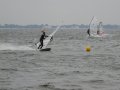 &nbsp;Downwind naar de 2de boei, proberen Marco van der Leer in te halen. Nasty chop!