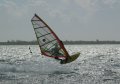 Mooie Chop-hop downwind.Een aparte foto zo tegen de zon in.