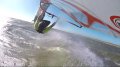 Lekker springen op zee. Board mooi omhoog. Je kunt de K-one vin zelfs zien. Mooi screenshot van mn GoPro.