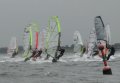 XTreme Games 2008: Geweldig om met 25 surfen een vliegend start te maken.<br>Je kunt mij nog net zien door de Simmer heen.